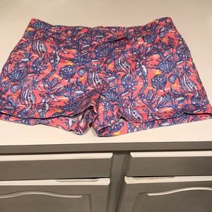 Vineyard vines coral print short